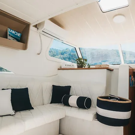 Elki4rent Hotel en barco