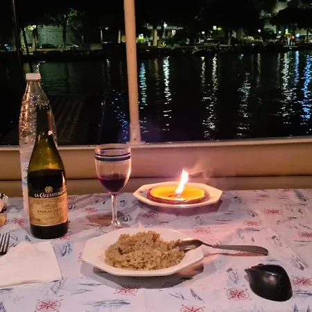 Elki4rent Hotel en barco